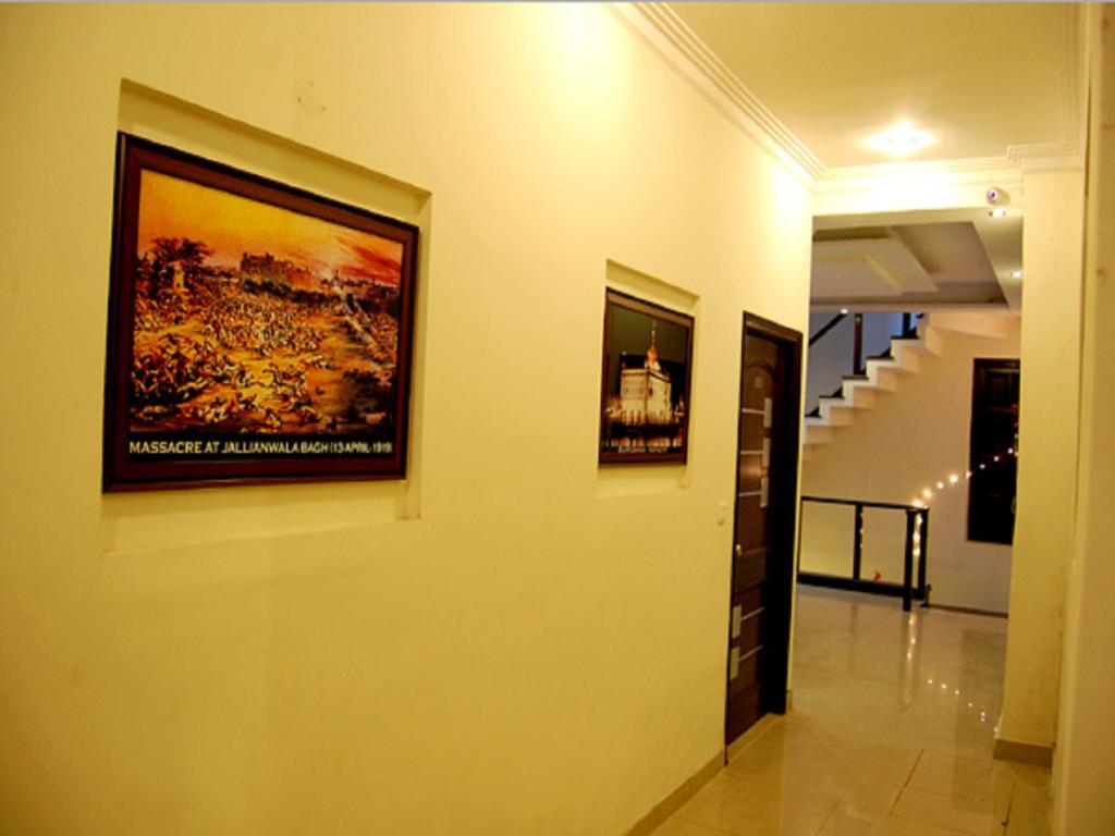 Hotel Malik Continental Нью-Дели Экстерьер фото