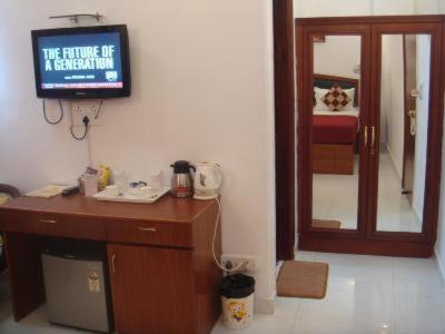 Hotel Malik Continental Нью-Дели Экстерьер фото